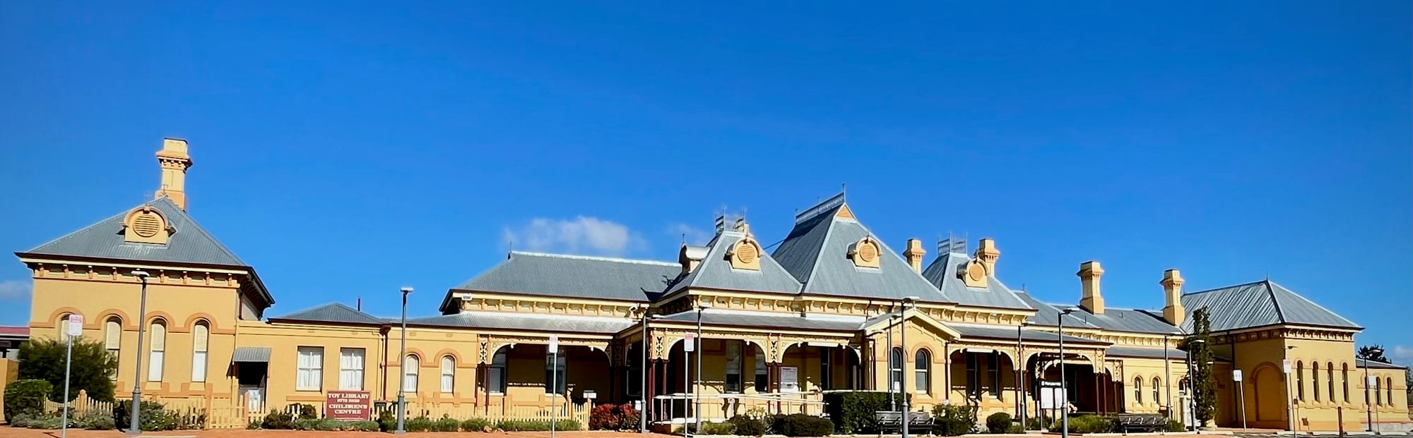 The beautifully maintained Armidale railway station